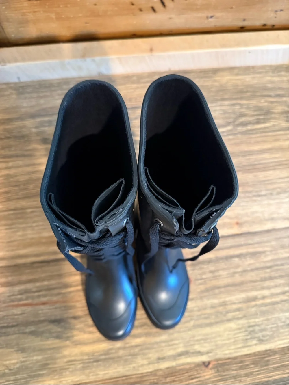 DKNY Women's Black Lace-Up rubber Boots